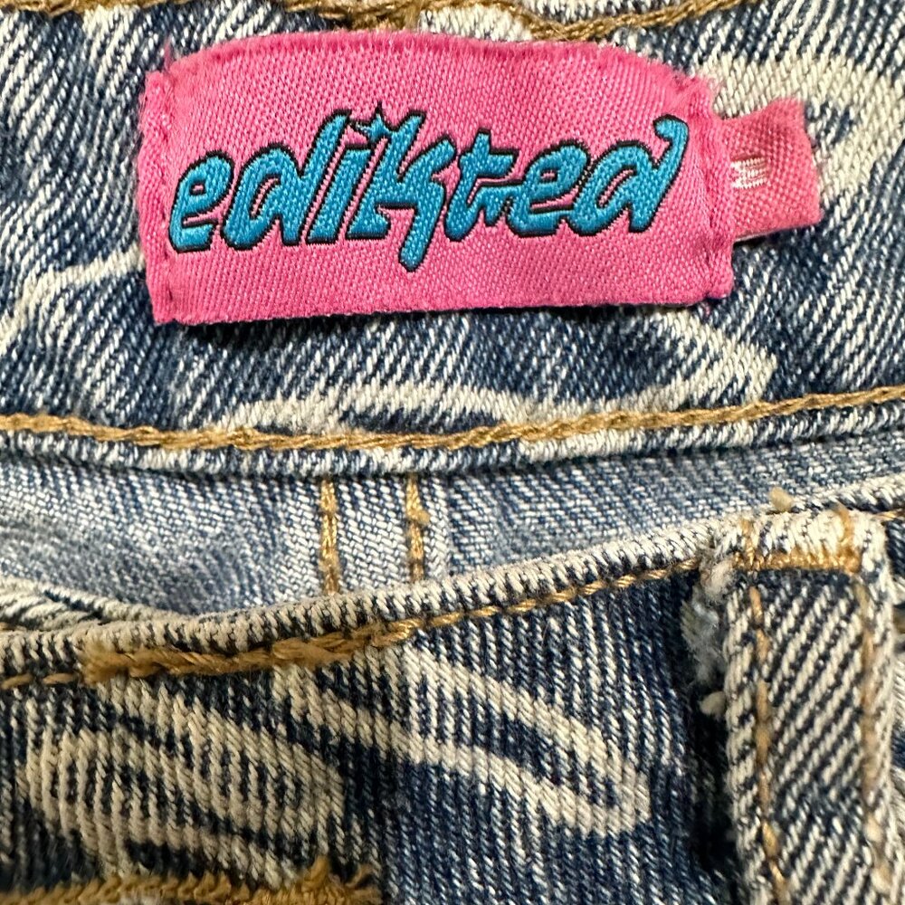 Edikted Cropped Denim Jacket & Malia Printed Wide Leg Jeans Streetwear - Picture 12 of 16